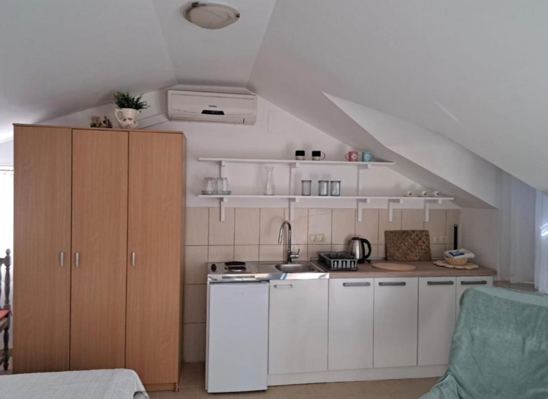 Guesthouse Ursic Selca  ภายนอก รูปภาพ